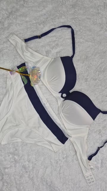 سوتین و شورت سفید و سرمه ای